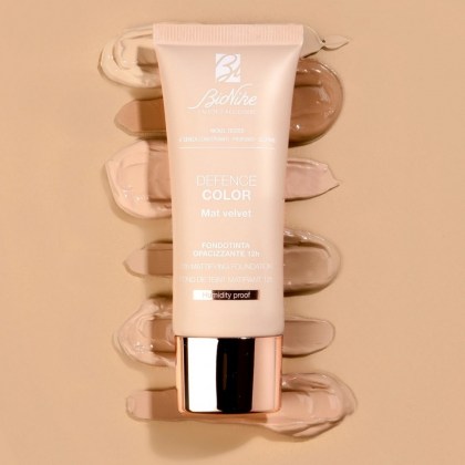BioNike DEFENCE COLOR MAT tekući puder s matirajućim učinkom SPF15